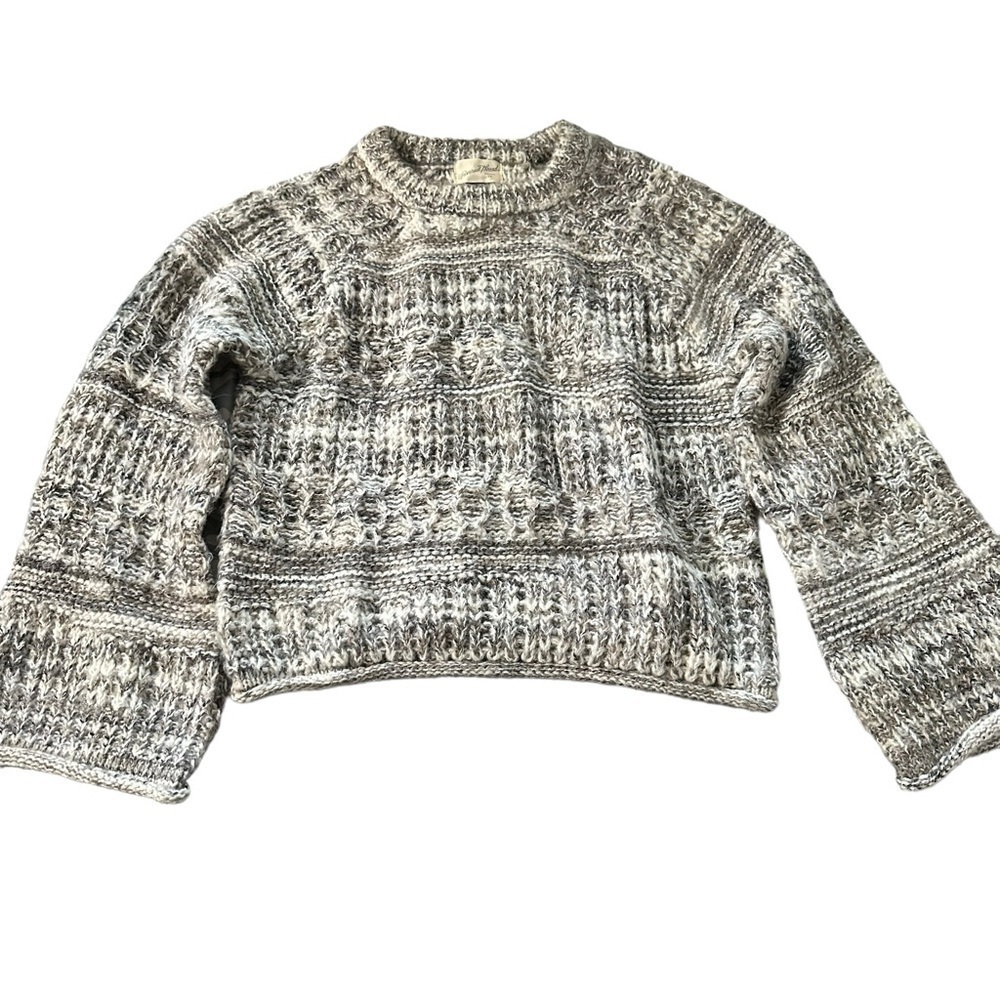 Universal thread women's size small chunky knit sweater with flared arms